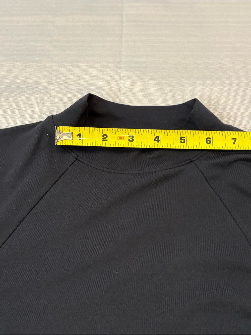 Under Armour Black Long-Sleeve Cropped Performance Top #1472 - Picture 11 of 14